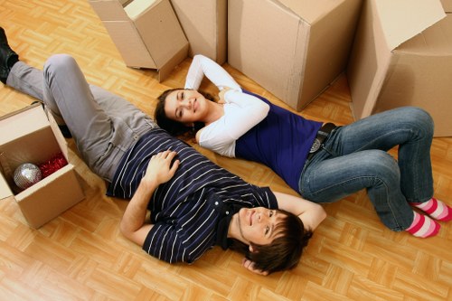 Poplar flat removal with boxes and household items